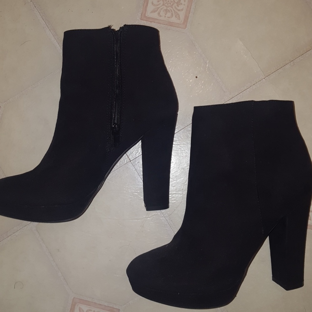 Heels! - Picture 3 of 3